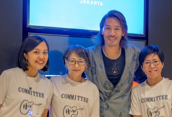 Salut! Suporter Samurai Biru Siap Punguti Sampah Usai Pertandingan Indonesia Vs Jepang di Stadion GBK