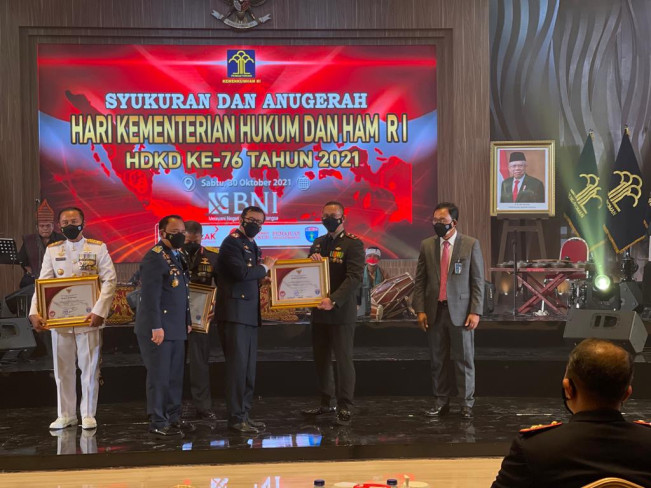 Menkumham Yasonna Beri Penghargaan kepada Kapolsek Setiabudi Kompol Beddy "Ratakan"