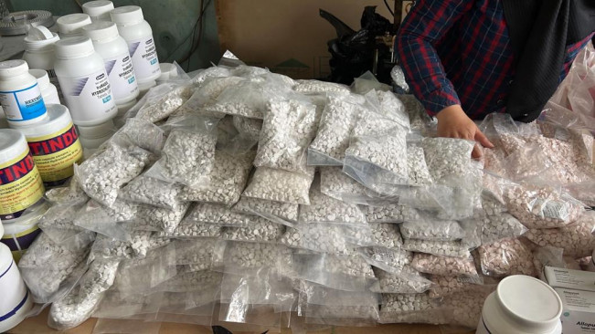 Polisi Ungkap Produksi Obat Keras Ilegal di Bogor