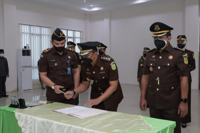 Kajati Jambi Lantik Wakajati dan Tujuh Pejabat Eselon III