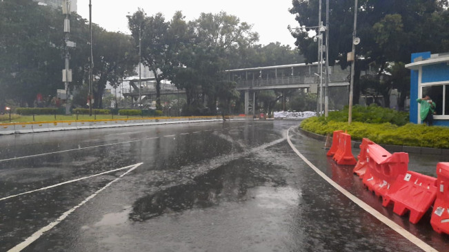 Demonstran Patung Kuda Bubar saat Azan MagribÃ‚Â 