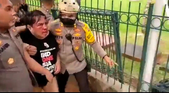 Tak Hanya Dipukuli, Ade Armando juga Ditelanjangi