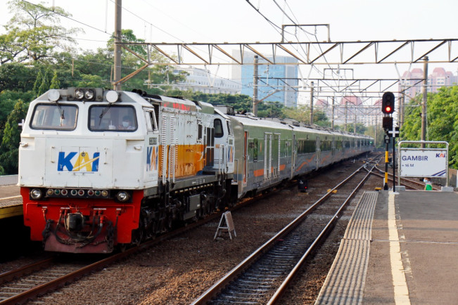 Pesen Tiket KA dari Gambir dan Senen Seharga 75 Ribu