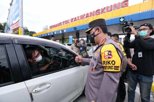 Tinjau Tol Kalikangkung, Kapolri: Prioritaskan Keselamatan Pemudik