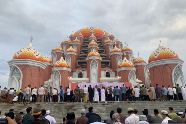 Salat Idul Adha, Warga Padati Masjid 99 Kubah