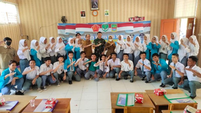 Satgas TMMD Beri Penyuluhan Teknis Masuk TNI-POLRI di SMAN 1 Pebayuran