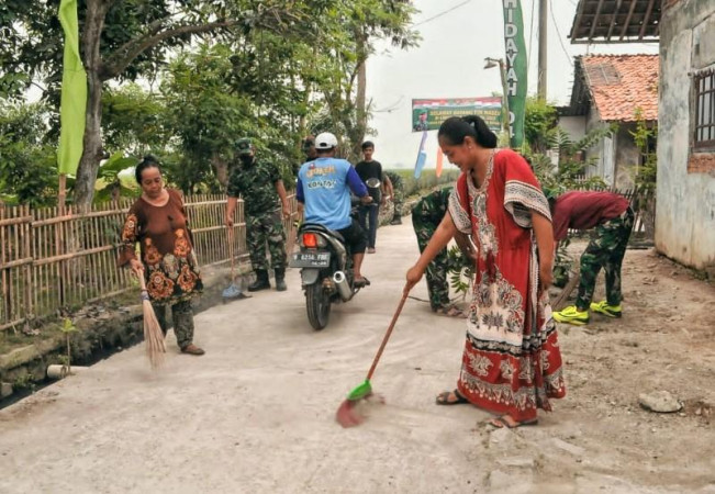 Berkat Kebersamaan, Pengerjaan Jalan Penghubung Dituntaskan Satgas TMMD ke 115