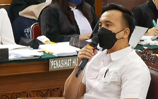 Sambo dan Putri Suapin Seluruh Ajudan di Momen Perayaan Pernikahan