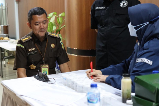 Jaksa Agung Muda Bidang Pembinaan Gelar Pemeriksaan Urine untuk Pegawainya