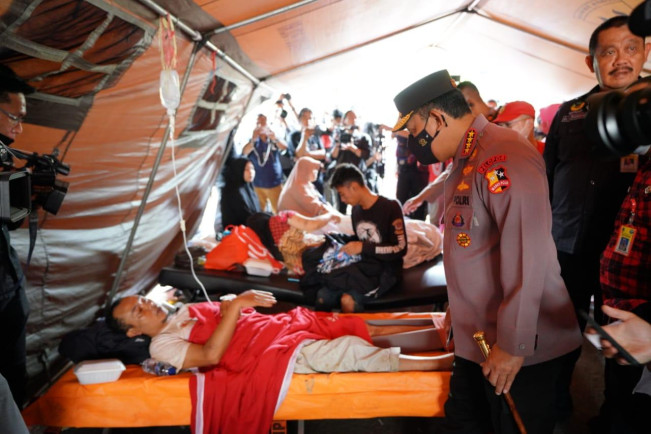Tinjau Lokasi, Kapolri Jenguk Korban Gempa Bumi Cianjur di RS
