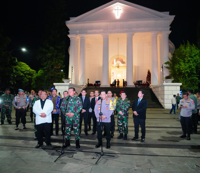 Tinjau Gereja, Kapolri Sebut TNI-Polri Beri Rasa Aman Selama NataruÃ‚Â 