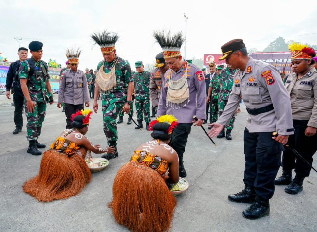 Panglima TNI dan Kapolri Resmikan Gedung Polda Papua Baru