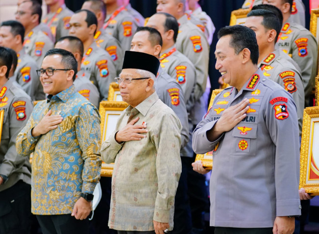 Wapres Ma'ruf Amin Beri Penghargaan Pelayanan Prima Kepada 47 Unit Kerja