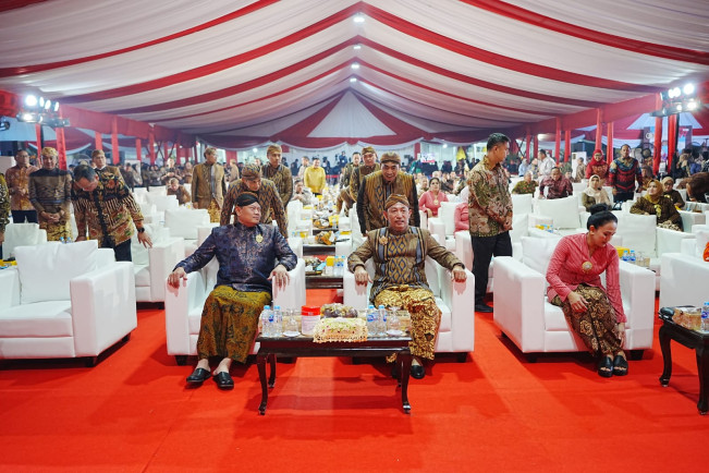 Kapolri Hadiri Gelar Wayang Kulit Lakon Wahyu Cakraningrat