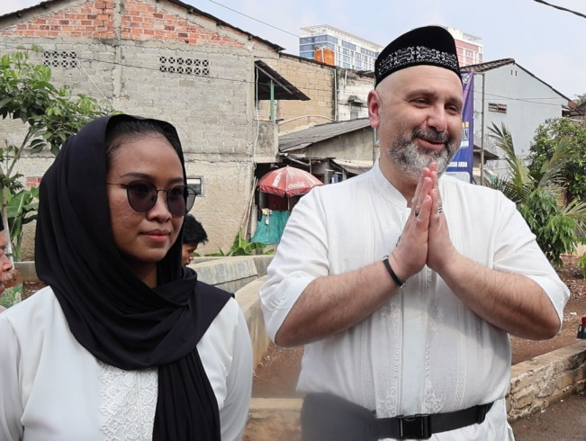 Ibadah Kurban, Calon Pengantin Asal Turki Berikan Kambing