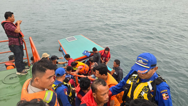 KM Subur GT 43 Tenggelam di Perairan Pulau Situngkus, 12 ABK Berhasil Diselamatkan