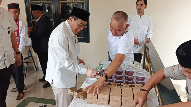 Silaturahmi ke Rumah Nachrowi Ramli, Ridwan Kamil Disuguhi Tape Uli