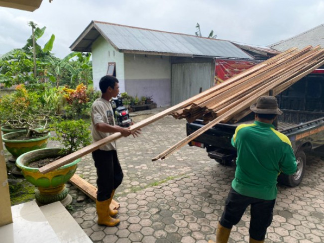 Pemko Medan Berikan Bantuan Bahan Bangunan ke Korban Angin Puting Beliung