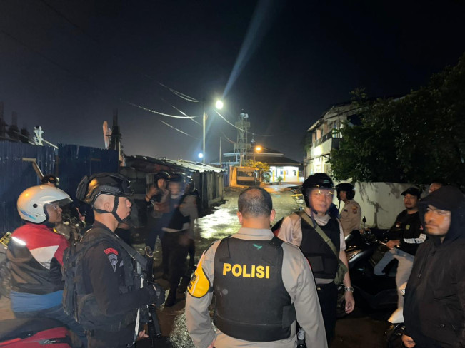 Brimob Polda Sumut Bubarkan Tawuran Remaja di Belawan