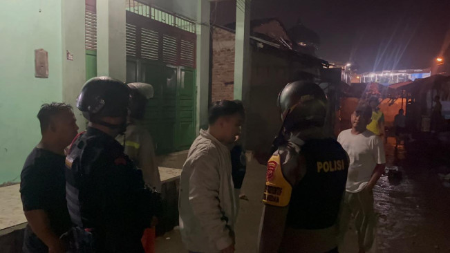 Brimob Polda Sumut Bubarkan Tawuran Remaja di Belawan