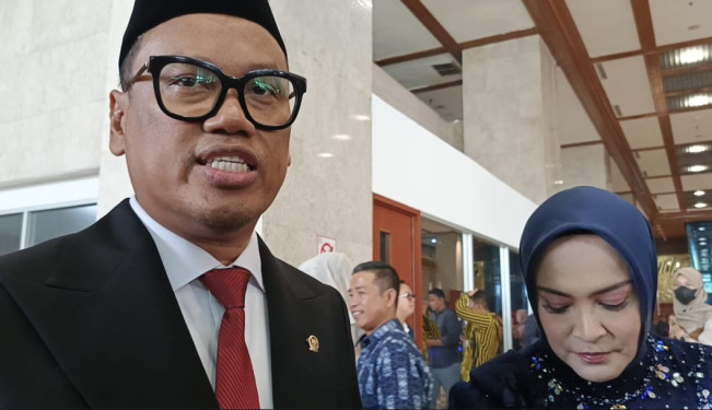 Dilantik jadi Anggota DPR, Uya Kuya Tetap Tampil dengan Rambut Berwarna