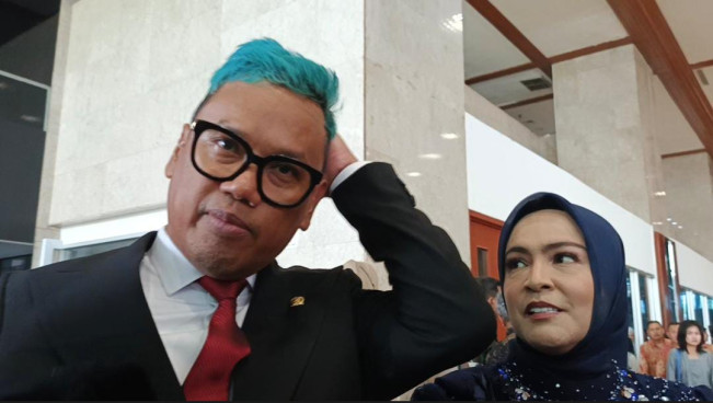 Dilantik jadi Anggota DPR, Uya Kuya Tetap Tampil dengan Rambut Berwarna