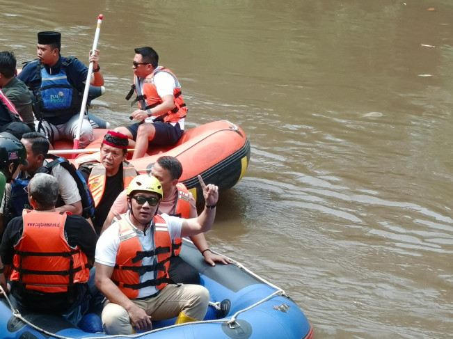Blusukan ke Condet, Ridwan Kamil Menyusuri Sungai Ciliwung 