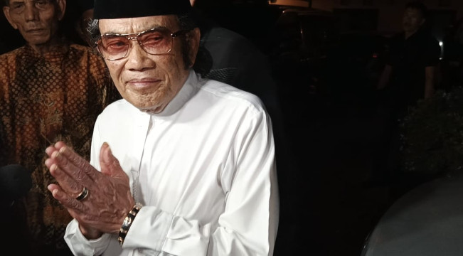 Hadiri Pengajian 7 Hari Marissa Haque, Rhoma Irama Nyanyi