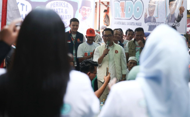 Blusukan ke Kampung Tembok Bolong, Ridwan Kamil Berkomitmen Bantu Akses Air Bersih Warga