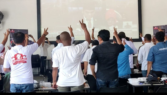 Gelar Nobar Pelantikan Presiden dan Wakil Presiden RI, Relawan di Medan Teriakkan Prabowo 2 Periode