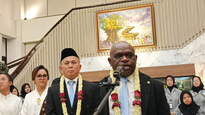 Baru Sehari Jadi Menteri Natalius Pigai Minta Penambahan Anggaran Kementerian HAM