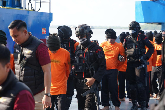 Sat Brimob Polda Sumut Kawal Pemindahan 64 Napi Berisiko ke Lapas Nusakambangan