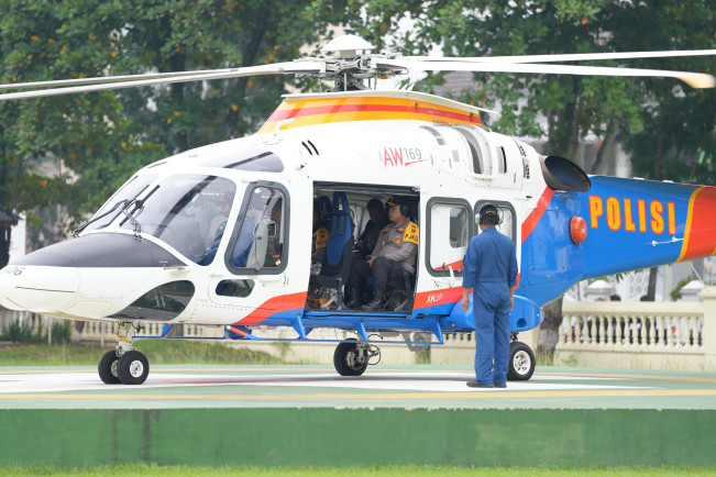 Helikopter AW169 Polri Pantau Event Aquabike World Championship di Danau Toba