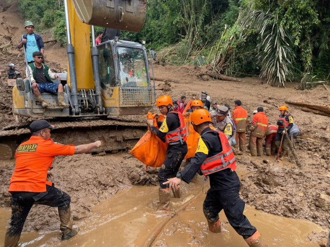 Brimob Sumut Evakuasi Longsor di Karo, 6 Korban Ditemukan Meninggal