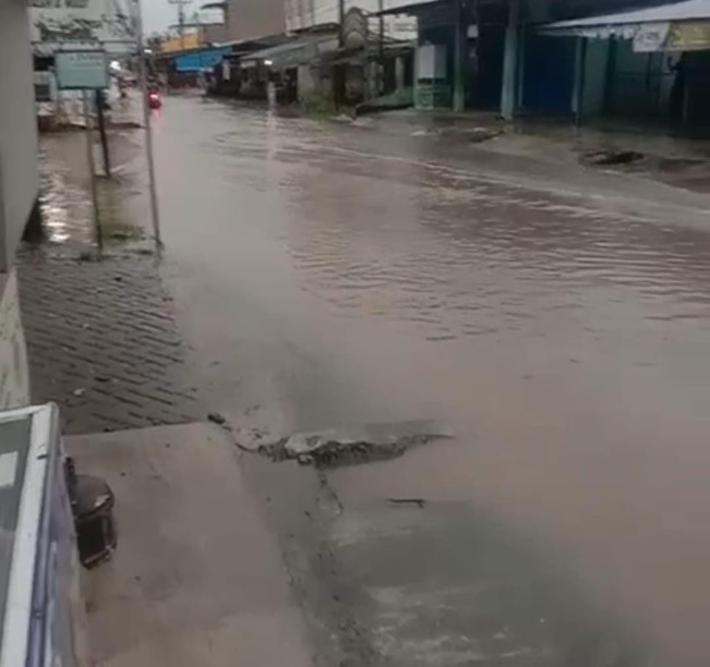 Pilkada 2024 Diiringi Hujan Deras dan Banjir, Warganet: Alam Semesta Mengingatkan Kita