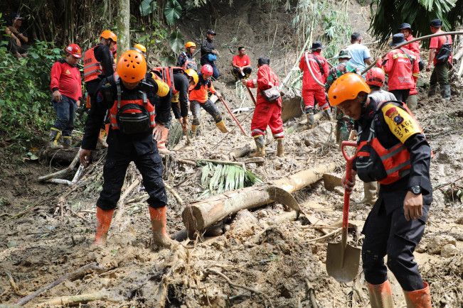 Brimob Bantu Evakuasi Korban Hilang di Sibolangit, Kerahkan Alat Canggih Ini