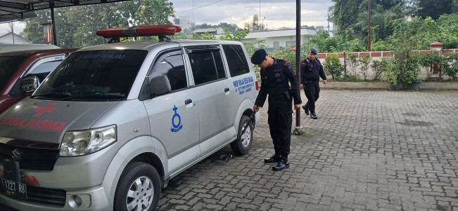 Pastikan Natal Aman, Tim Jibom dan Gegana Brimob Sterilisasi Gereja di Medan-Binjai