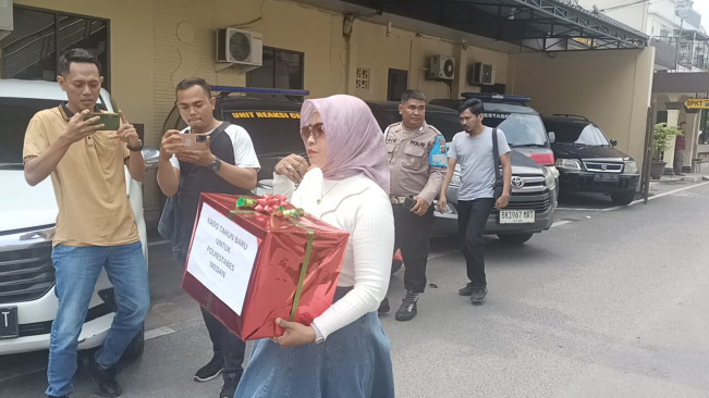 Bingkisan Tahun Baru yang Penuh Makna dari Seorang Ibu untuk Kepastian Hukum
