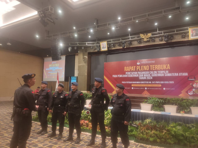Amankan Rapat Pleno Penetapan Gubernur Sumut, Brimob Laksanakan Sterilisasi