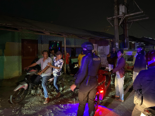 Patroli Malam-malam, Polisi Tangkap Pengedar Narkoba dan Pelaku Pungli di Medan