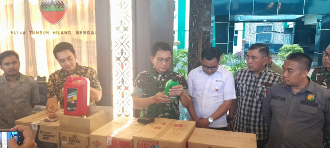 TNI Gerebek Gudang Ilegal di Deli Serdang, 30 Truk Oli Palsu Disita