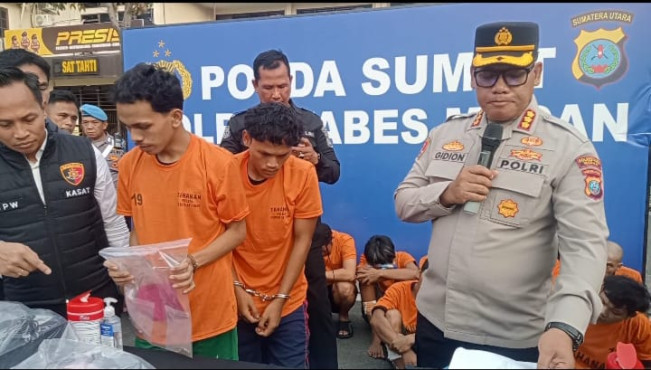 Kedua pelaku dipaparkan. [FT News/Reza Syahputra]