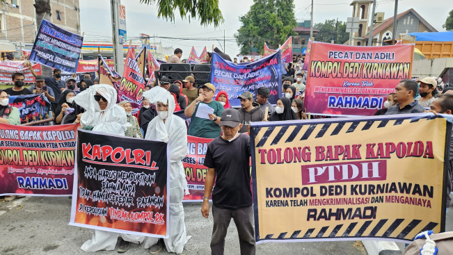 Ratusan Warga Tanjungbalai Gelar Aksi di Polda Sumut, Minta Kompol DK Diproses Hukum