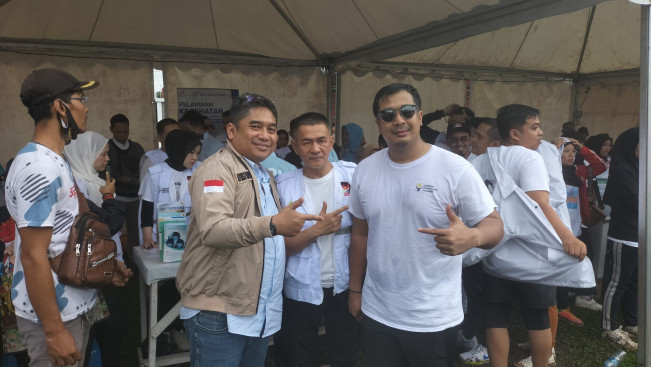 Antusias Warga Mandi Hujan Ikut Senam Gemoy di Medan, Relawan Gempita Bagikan Susu dan Periksa Kesehatan Gratis