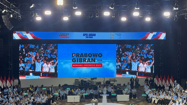 Diiringi 'Oke Gas 2' TKN Muda Sambut Prabowo Subianto Sambil Joget