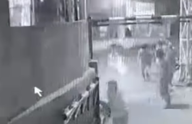 Viral! Warga Tunggu Jenazah Diserang Gerombolan Remaja
