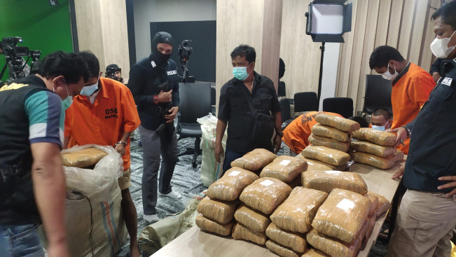 Artis Rizky Nazar Ditangkap Sedang Asyik Hisap Ganja