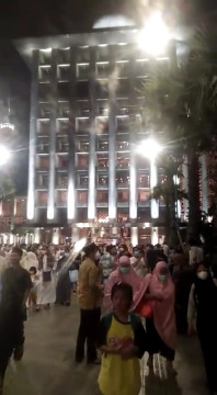 Malam Pertama Salat Tarawih: Istiqlal Kembali Dibanjiri Jemaah