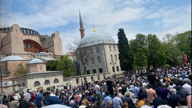Salat Jumat Pasca Idulfitri, Lautan Jemaah Padati Hagia Sophia