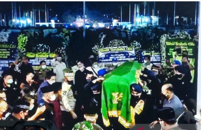 Salawat dan Tangis Warga Terus Terdengar di Gedung Pakuan